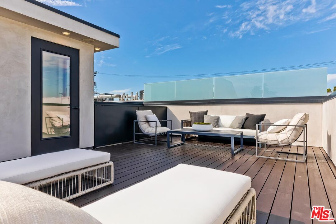 330 Rennie Ave Unit: 4, Venice