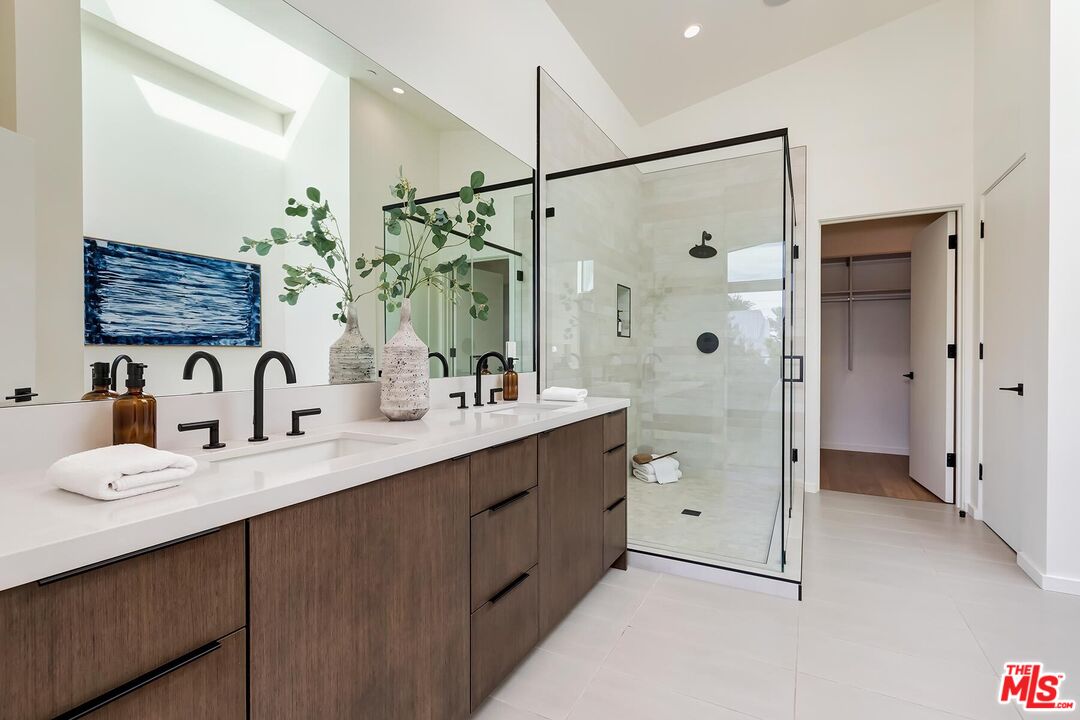 330 Rennie Ave Unit: 4, Venice