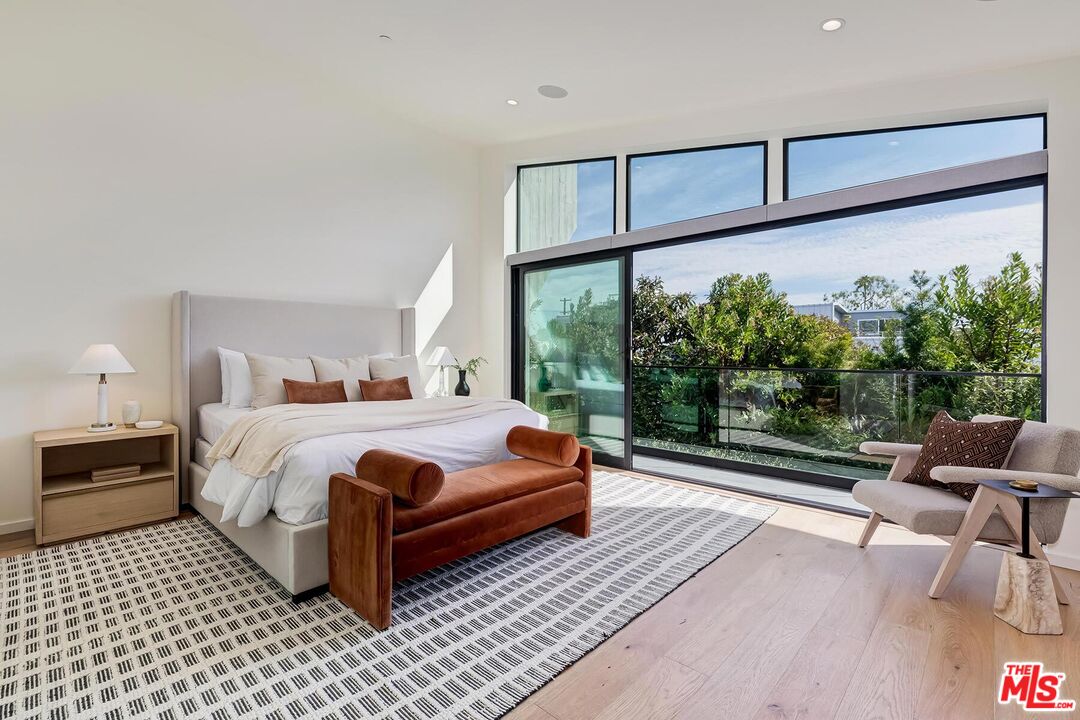 330 Rennie Ave Unit: 4, Venice