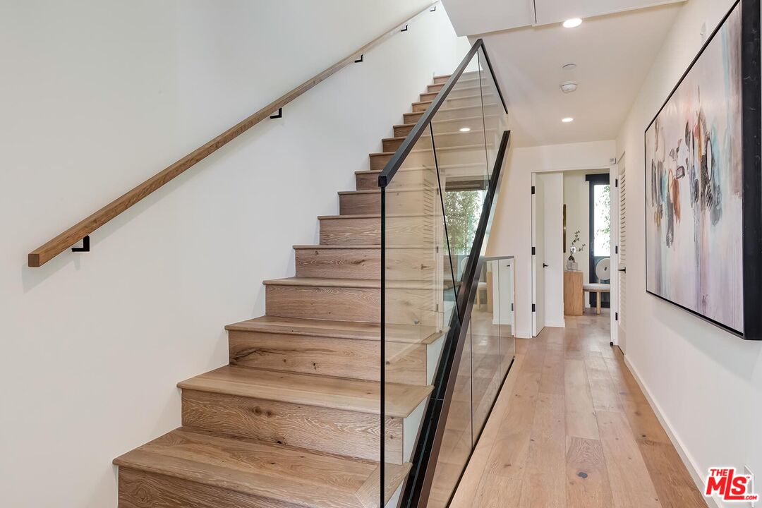 330 Rennie Ave Unit: 4, Venice