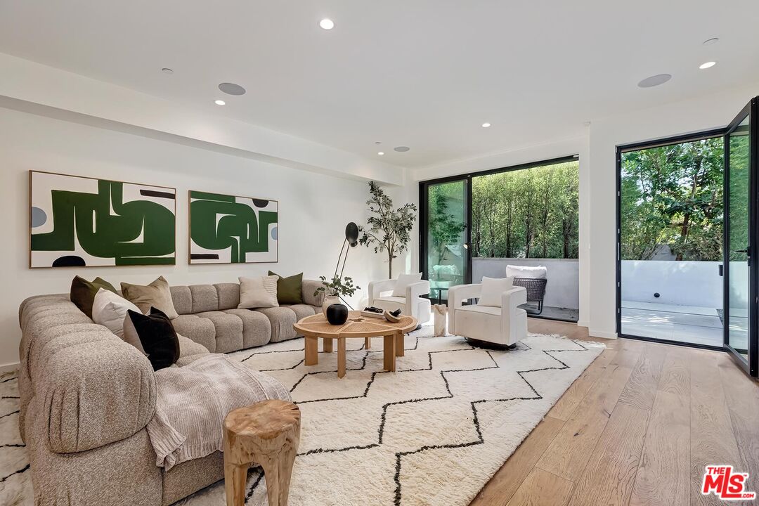 330 Rennie Ave Unit: 4, Venice