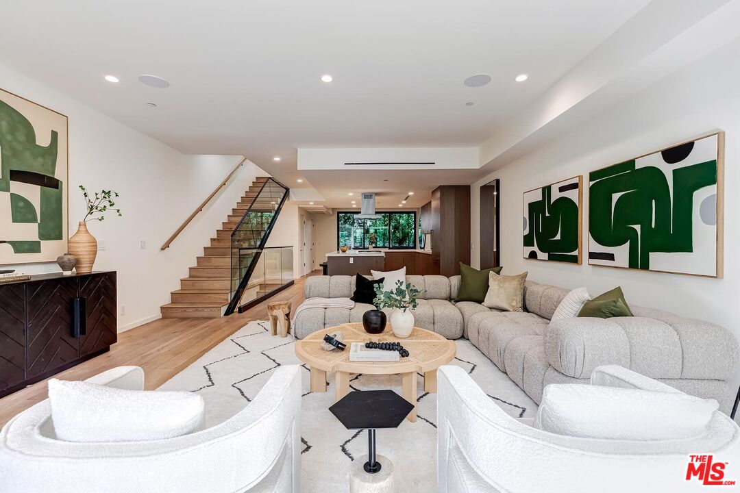 330 Rennie Ave Unit: 4, Venice