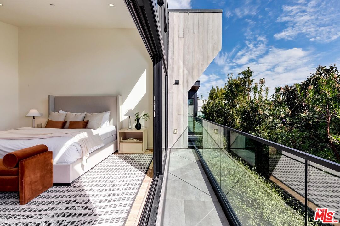 330 Rennie Ave Unit: 4, Venice