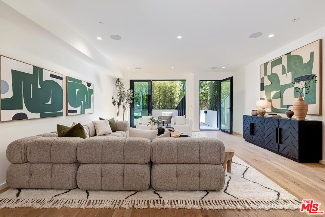 330 Rennie Ave Unit: 4, Venice
