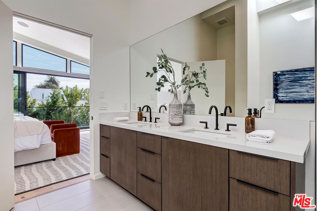330 Rennie Ave Unit: 4, Venice