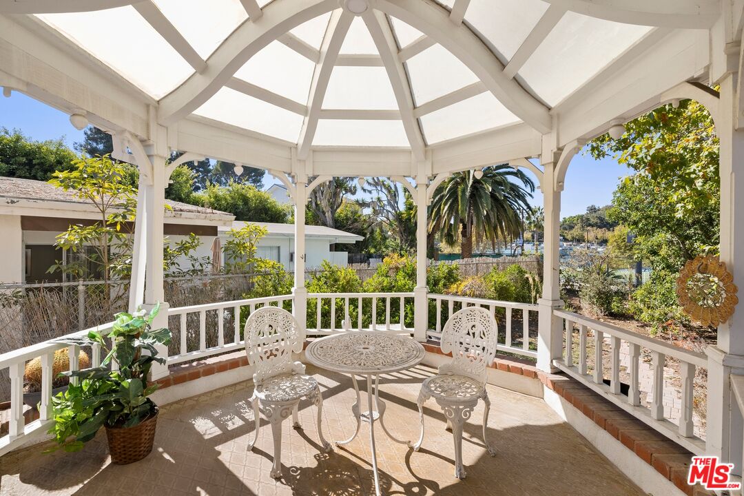 817 Radcliffe Ave, Pacific Palisades