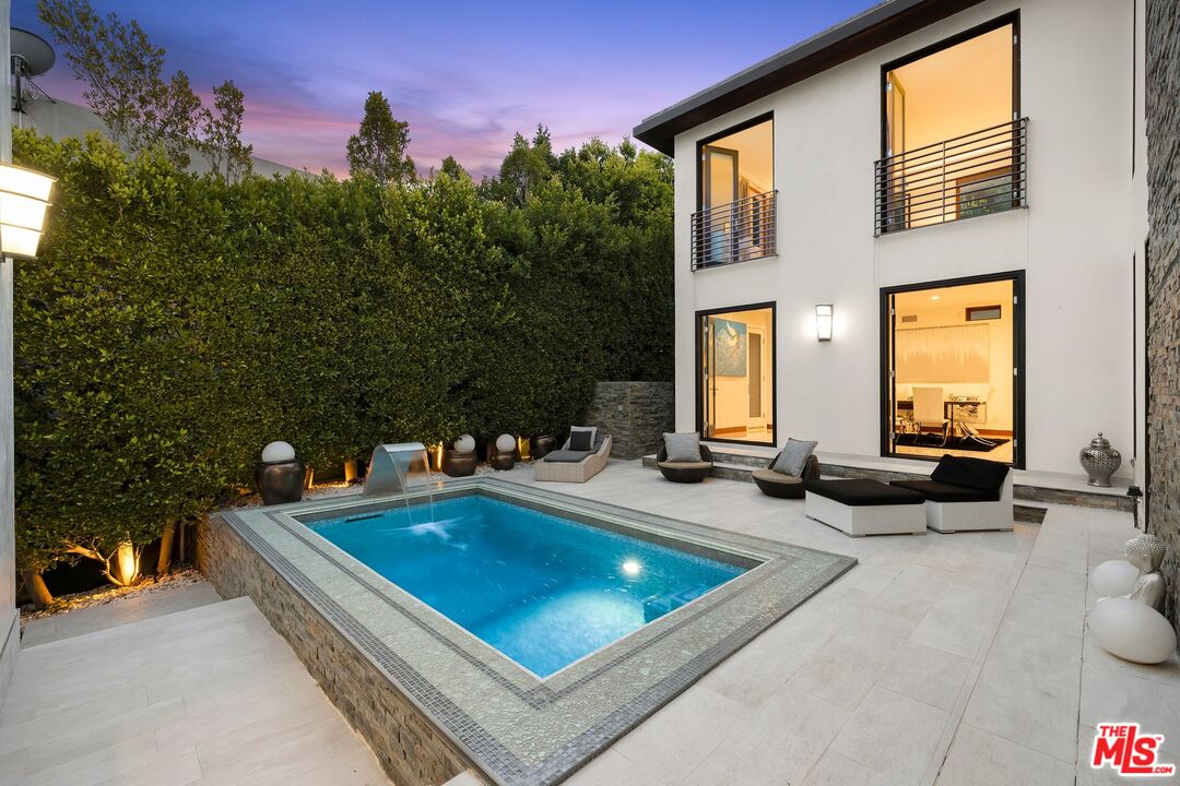 2437 Apollo Dr, Sunset Strip