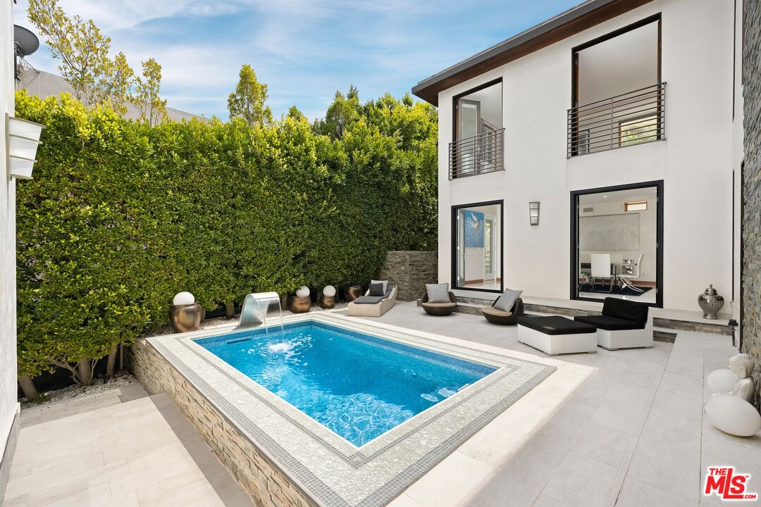 2437 Apollo Dr, Sunset Strip