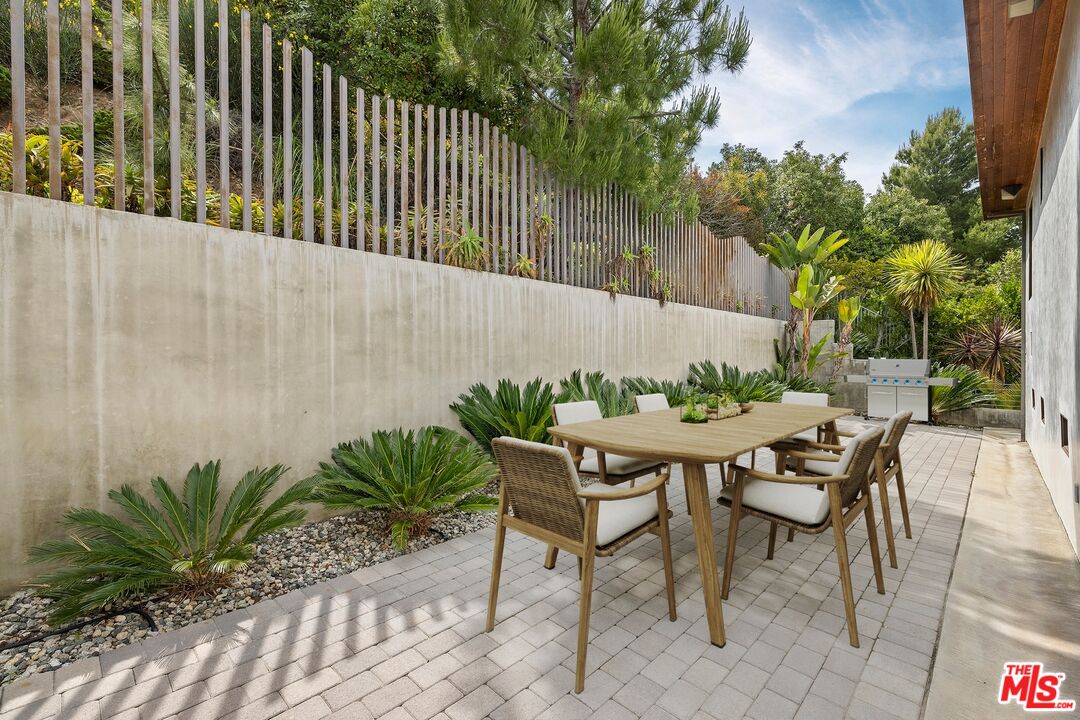 2437 Apollo Dr, Sunset Strip