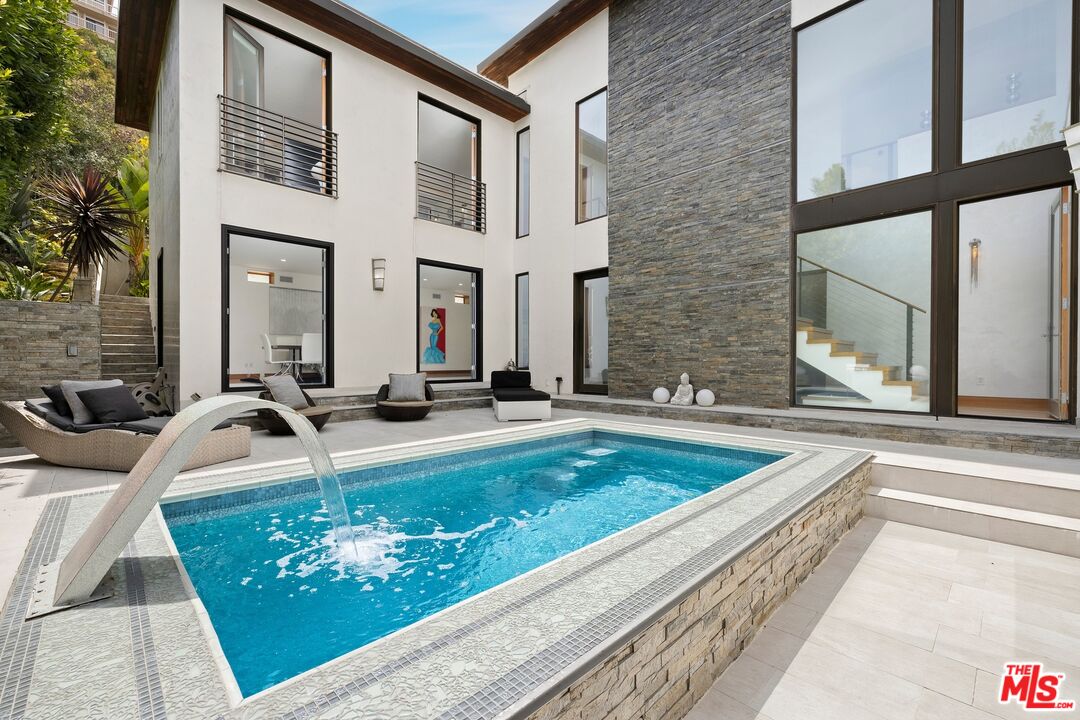 2437 Apollo Dr, Sunset Strip