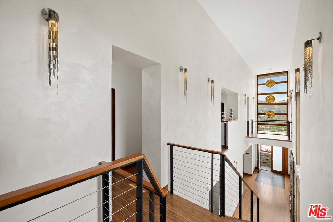2437 Apollo Dr, Sunset Strip