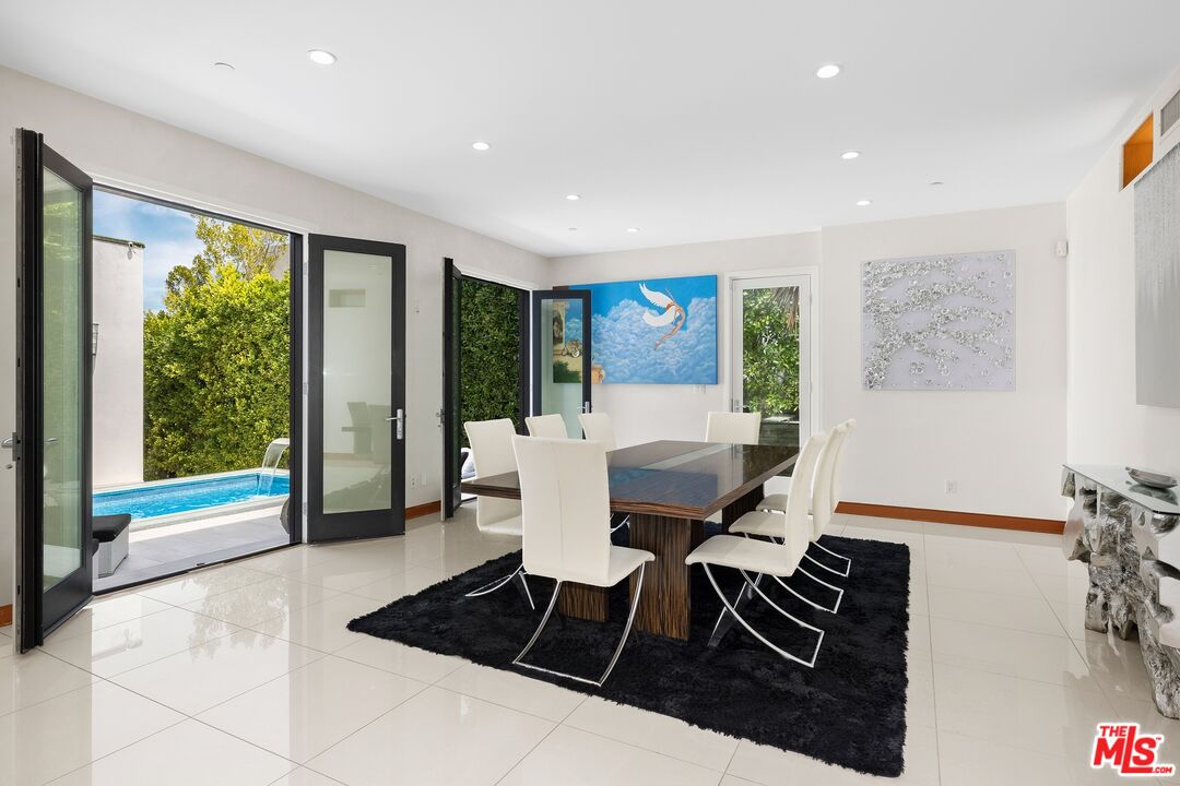 2437 Apollo Dr, Sunset Strip