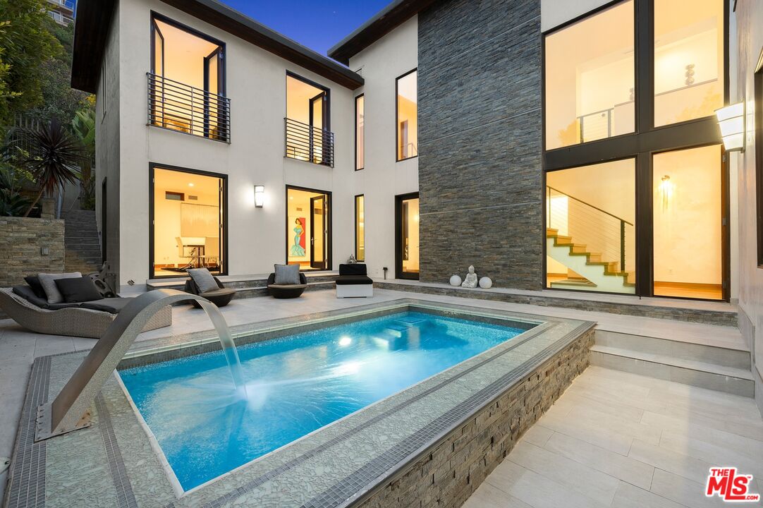 2437 Apollo Dr, Sunset Strip
