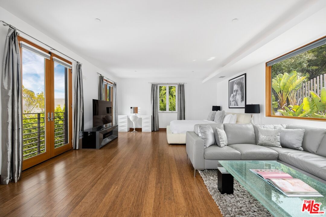 2437 Apollo Dr, Sunset Strip