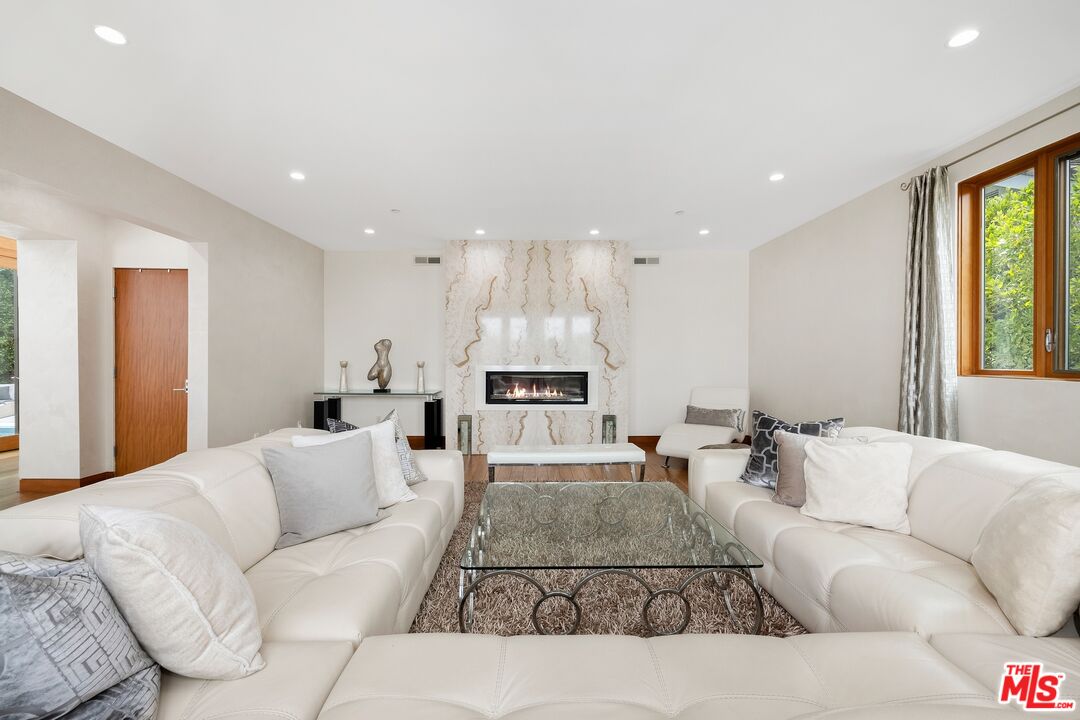 2437 Apollo Dr, Sunset Strip