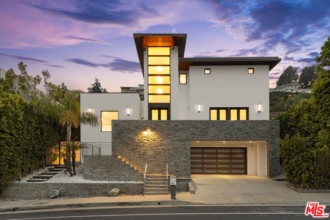 2437 Apollo Dr, Sunset Strip