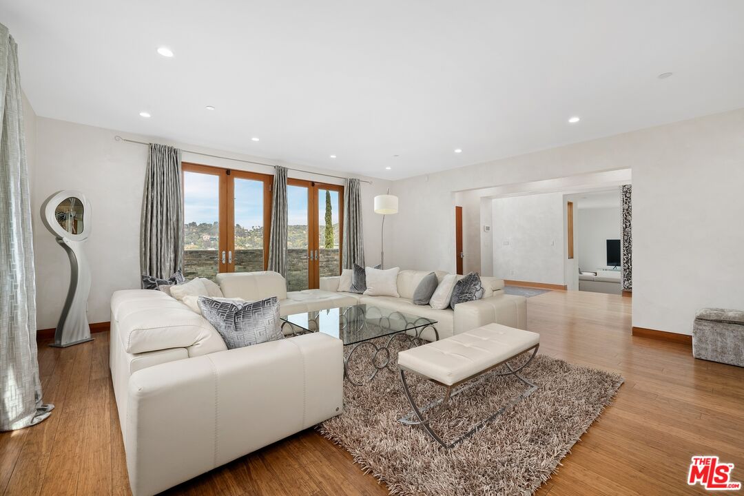2437 Apollo Dr, Sunset Strip