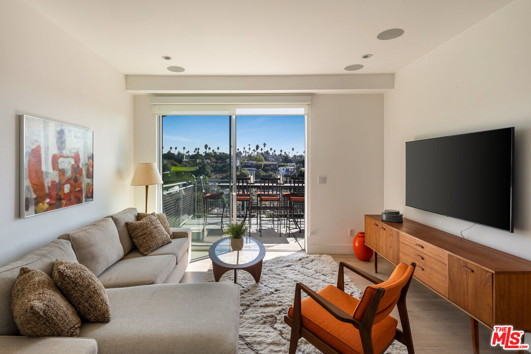 1346 Westerly Ter, Silver Lake
