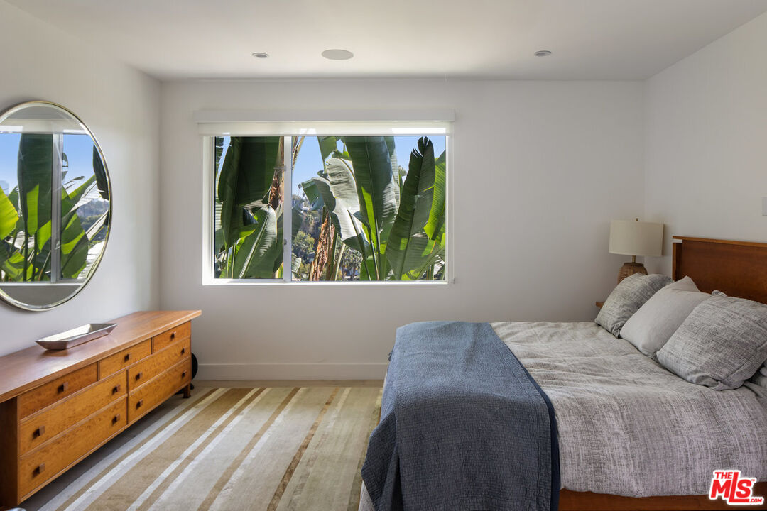 1346 Westerly Ter, Silver Lake