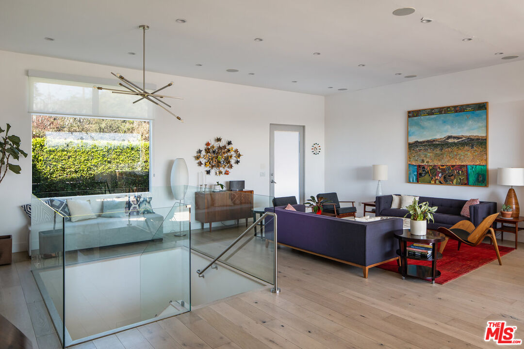 1346 Westerly Ter, Silver Lake