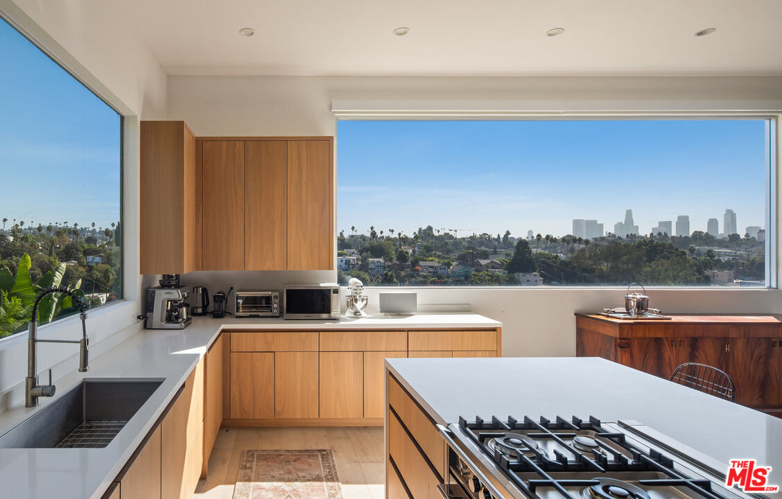 1346 Westerly Ter, Silver Lake