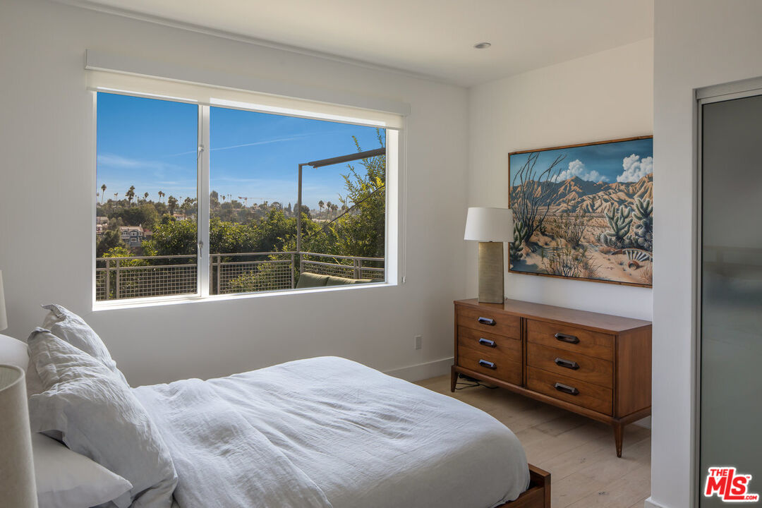 1346 Westerly Ter, Silver Lake