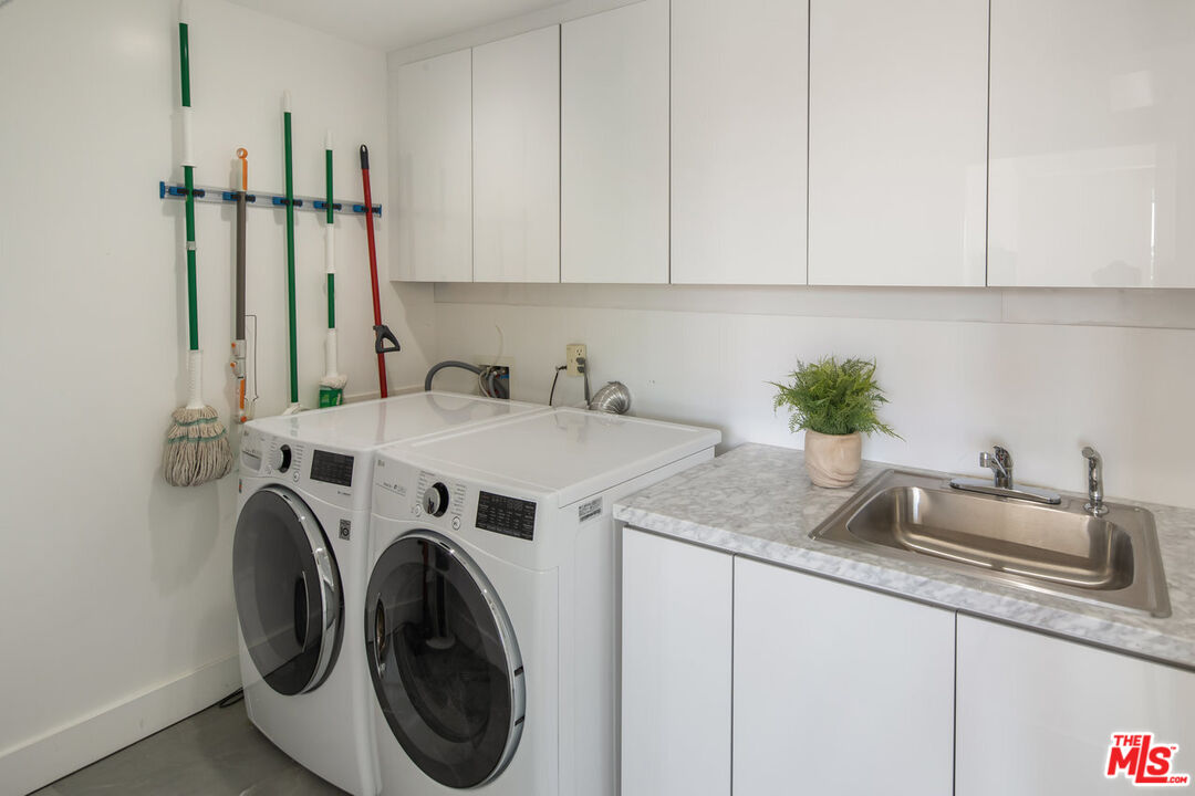 1346 Westerly Ter, Silver Lake