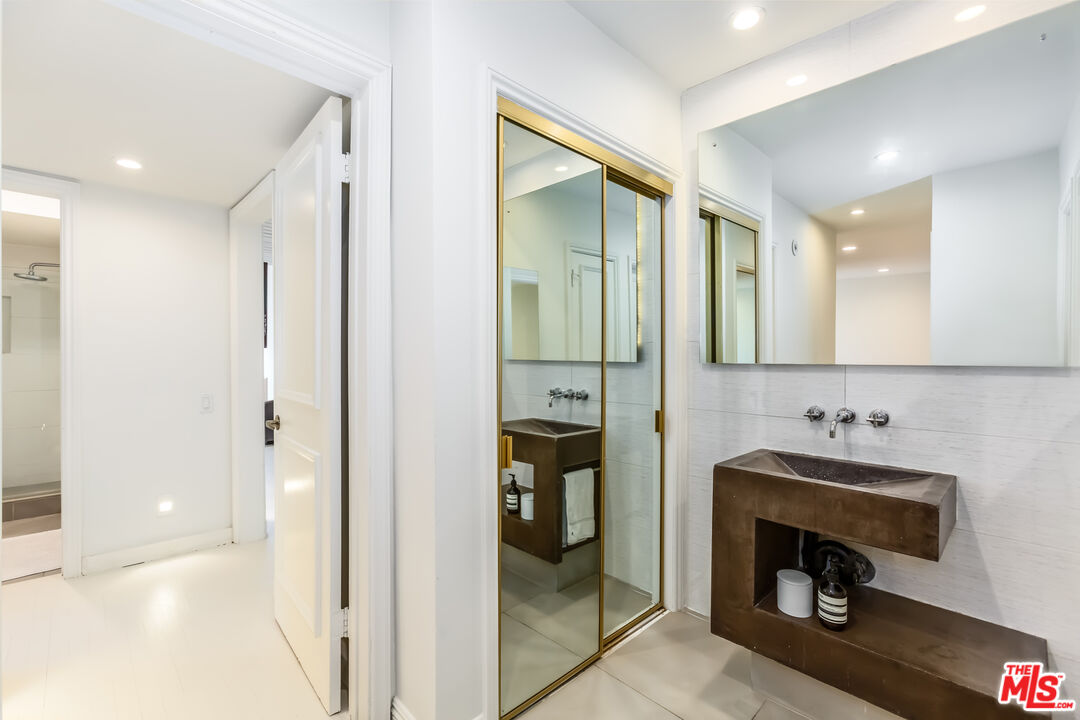 2345 Roscomare Rd Unit: 404, Bel Air