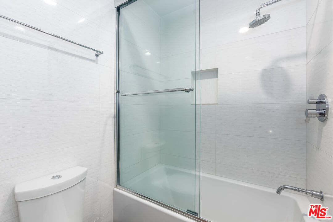 2345 Roscomare Rd Unit: 404, Bel Air
