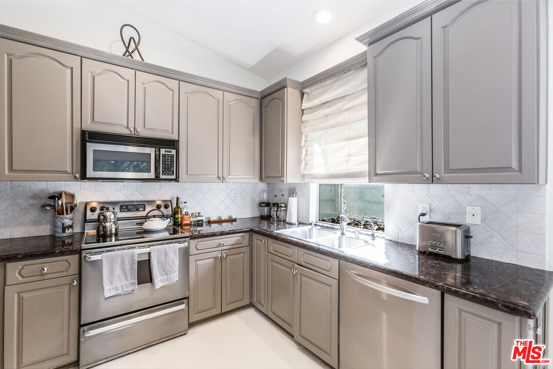 2345 Roscomare Rd Unit: 404, Bel Air