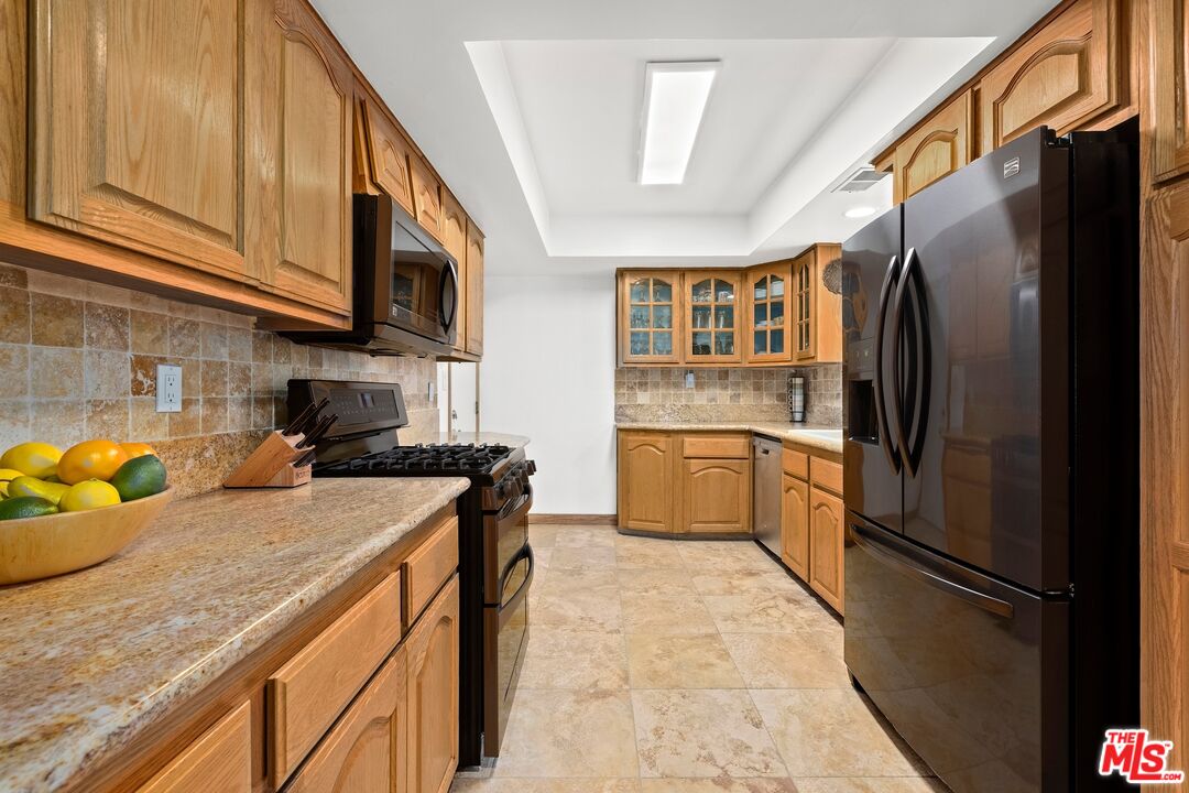 11304 Dona Lola Dr, Studio City 