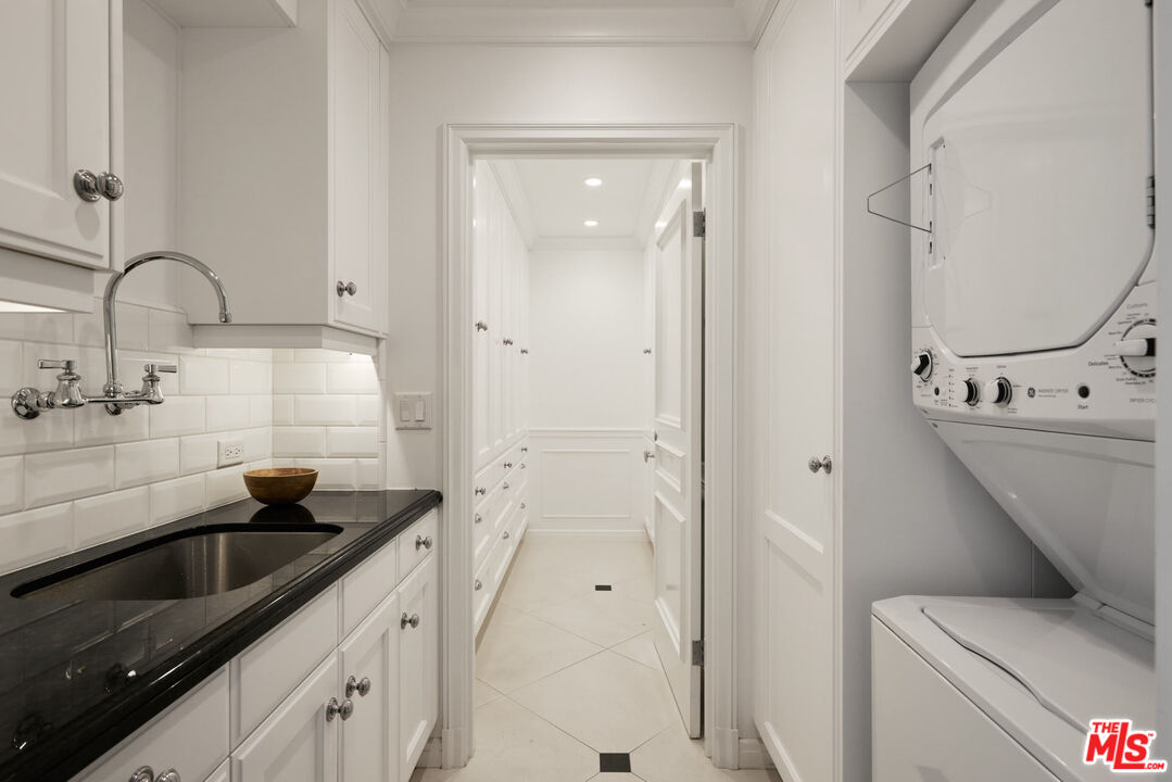559 Loring Ave, little holmby