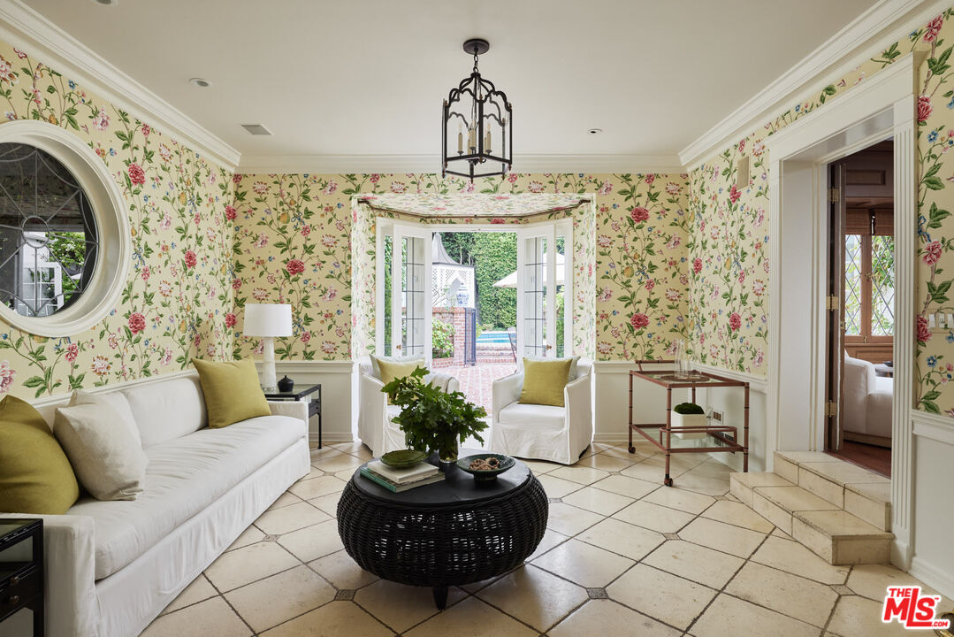 559 Loring Ave, little holmby
