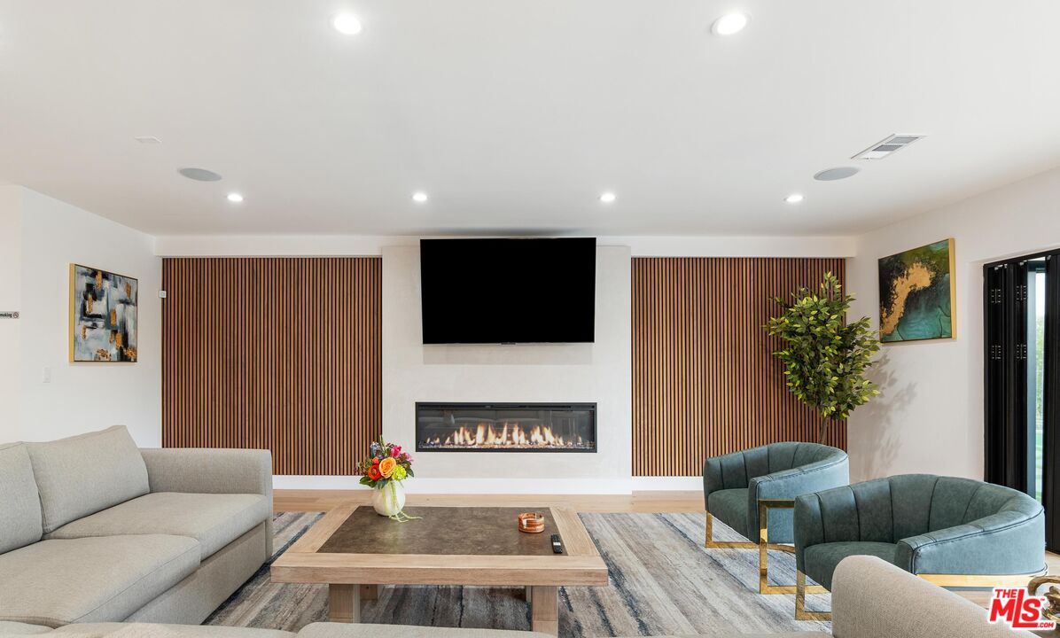5310 Bothwell Rd, Tarzana