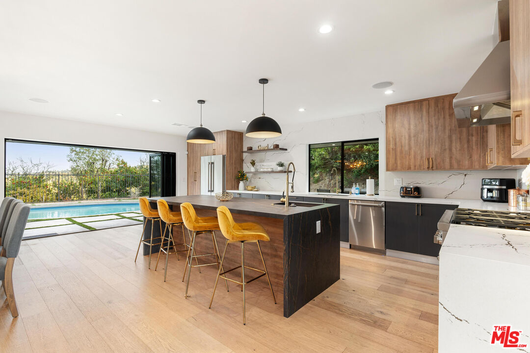 5310 Bothwell Rd, Tarzana