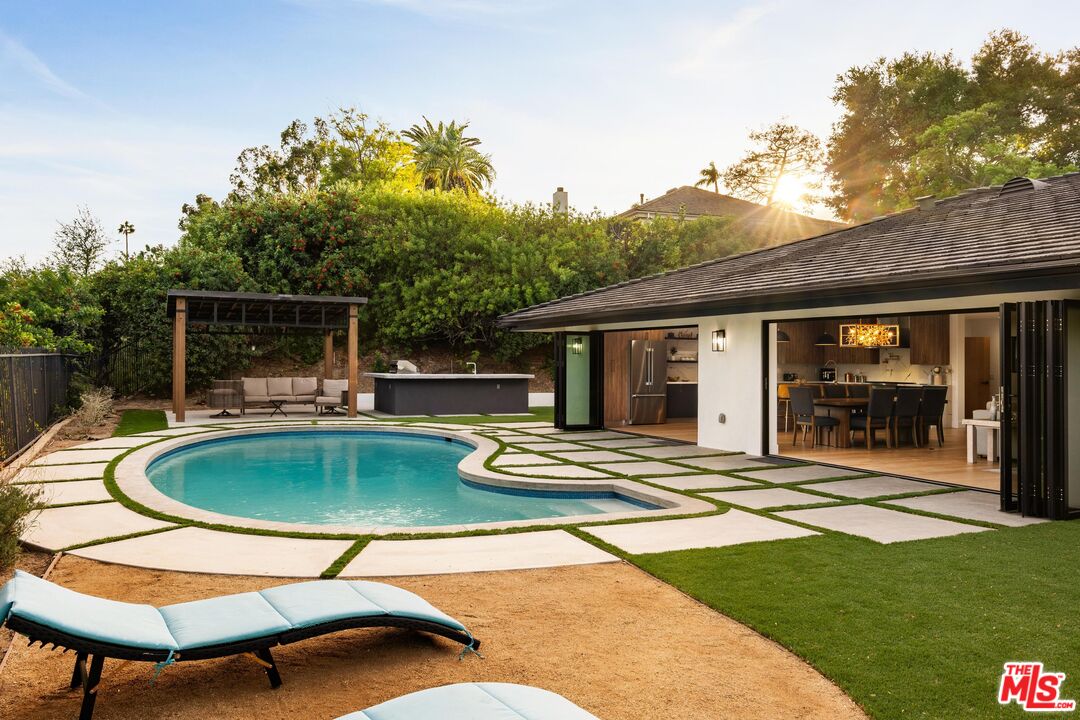 5310 Bothwell Rd, Tarzana