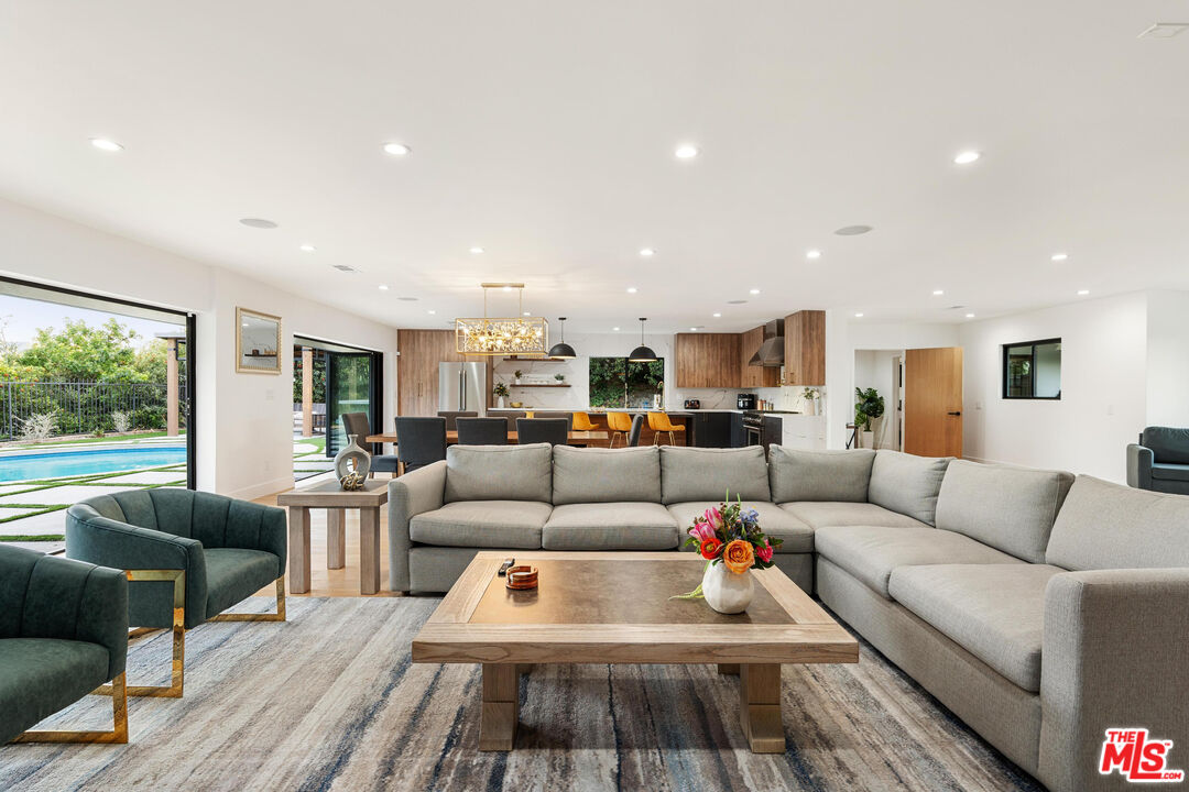 5310 Bothwell Rd, Tarzana