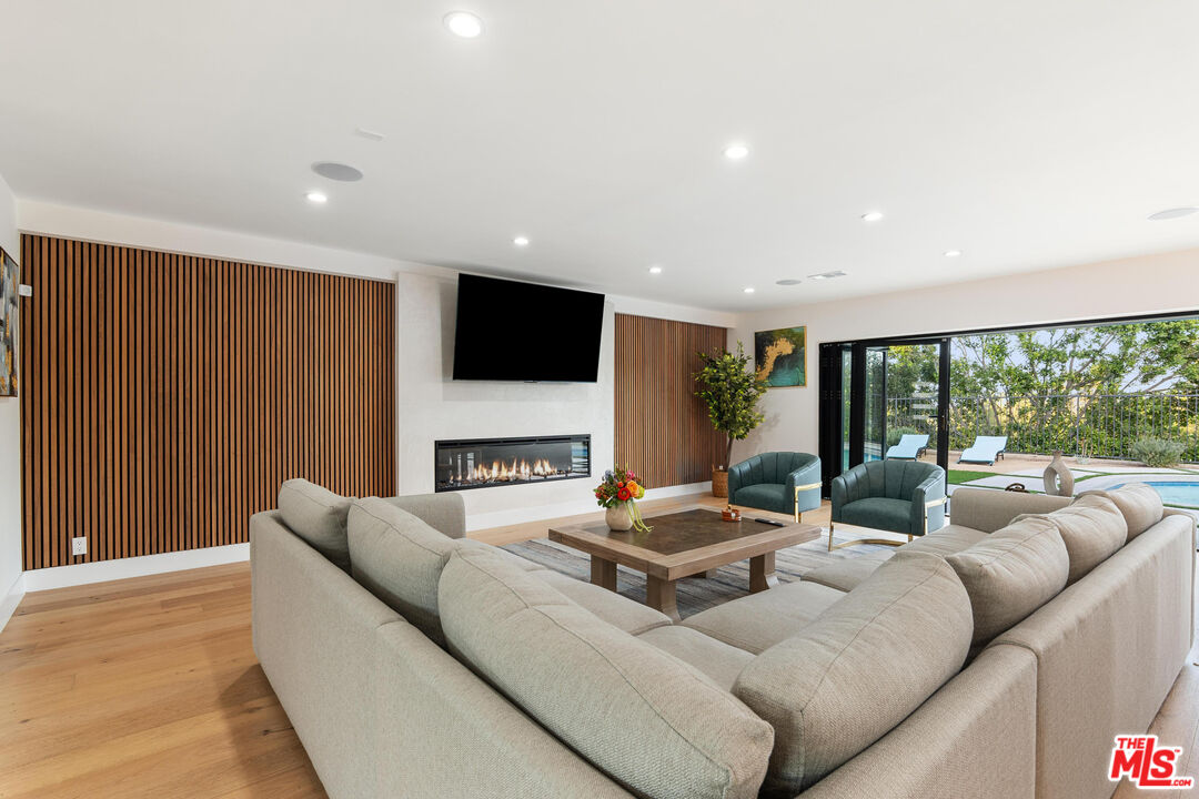 5310 Bothwell Rd, Tarzana