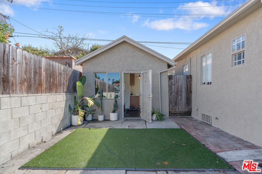 2324 S Highland Ave