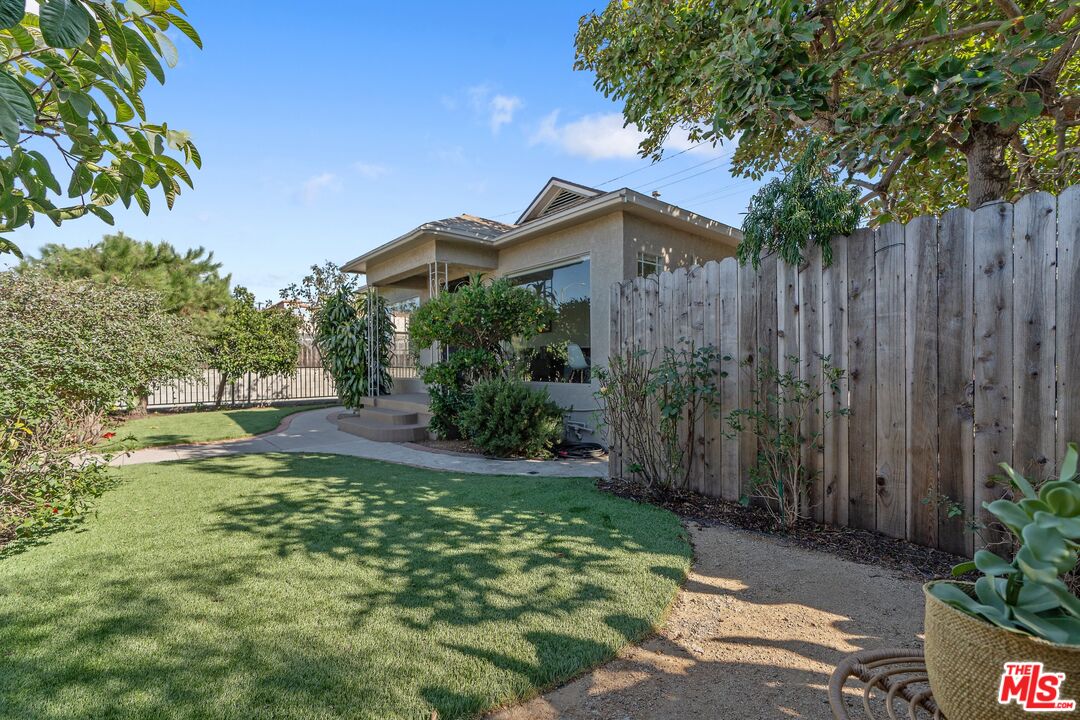 2324 S Highland Ave
