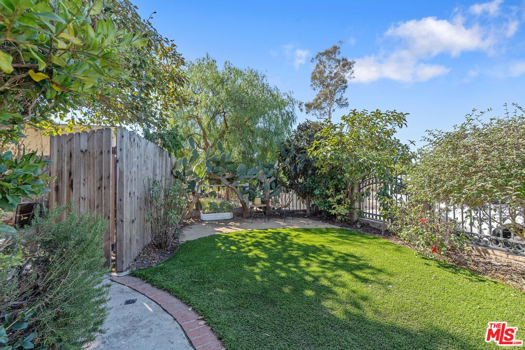 2324 S Highland Ave
