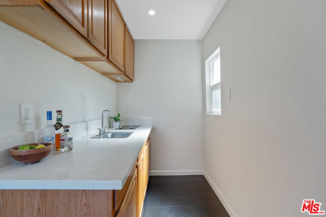 2324 S Highland Ave
