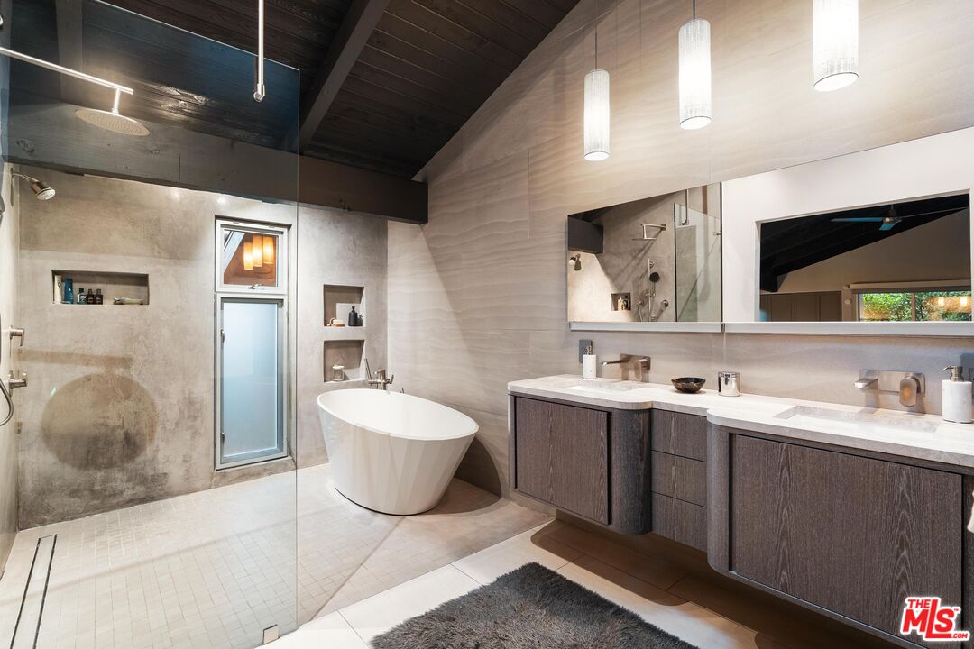 5045 Jarvis Ave, La Canada Flintridge