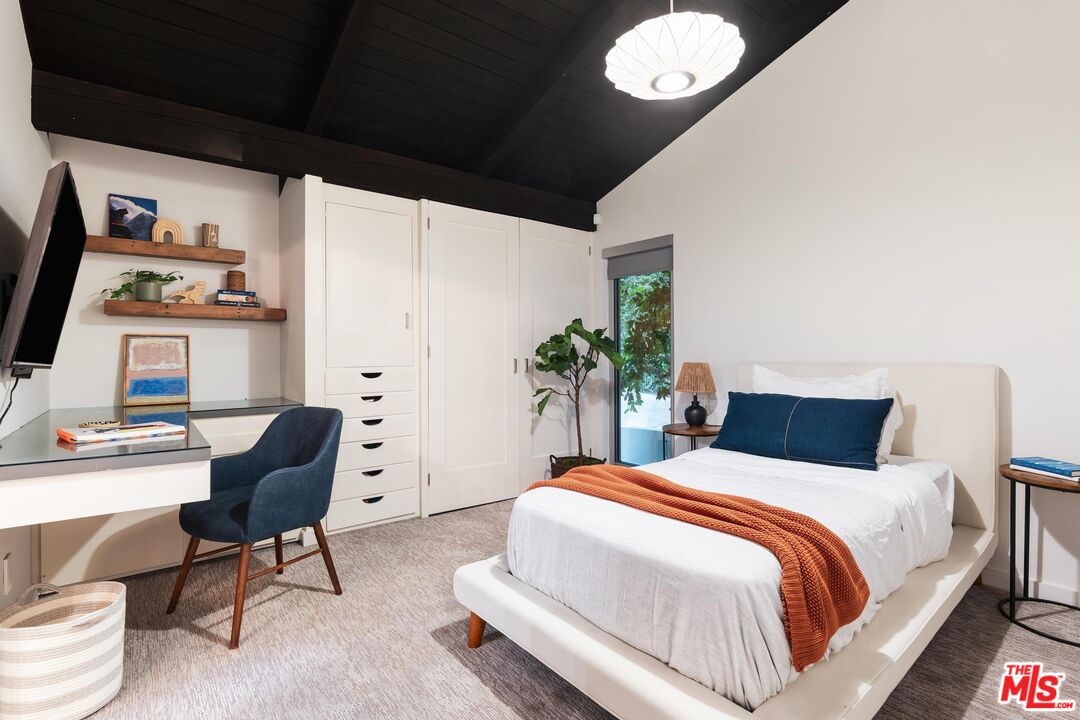5045 Jarvis Ave, La Canada Flintridge