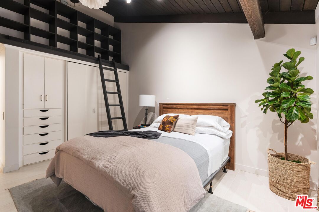 5045 Jarvis Ave, La Canada Flintridge