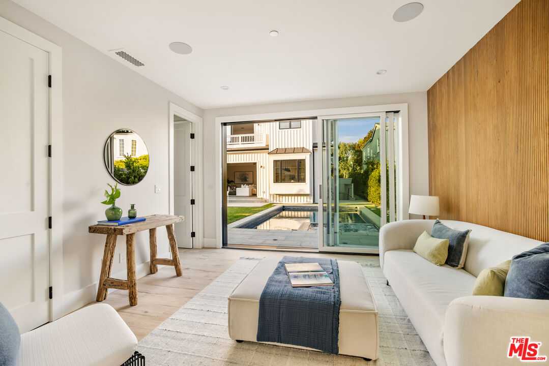 628 10th St, Santa Monica