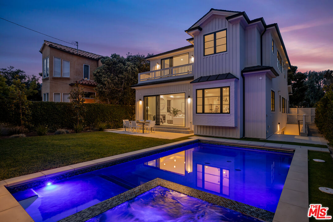 628 10th St, Santa Monica