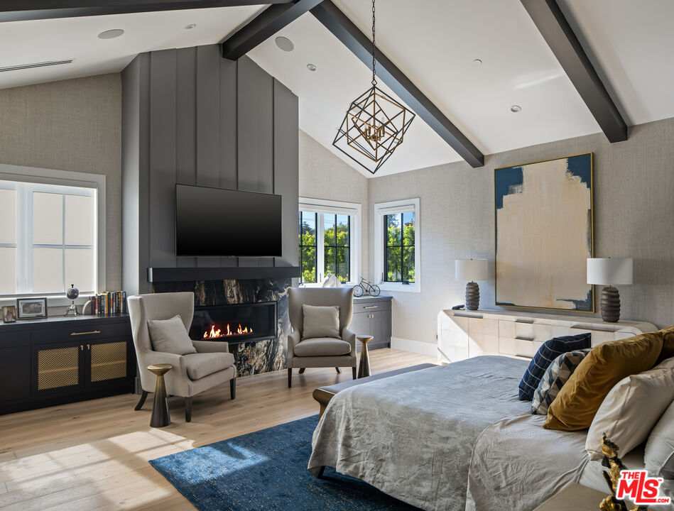 19074 Sprague St, Tarzana
