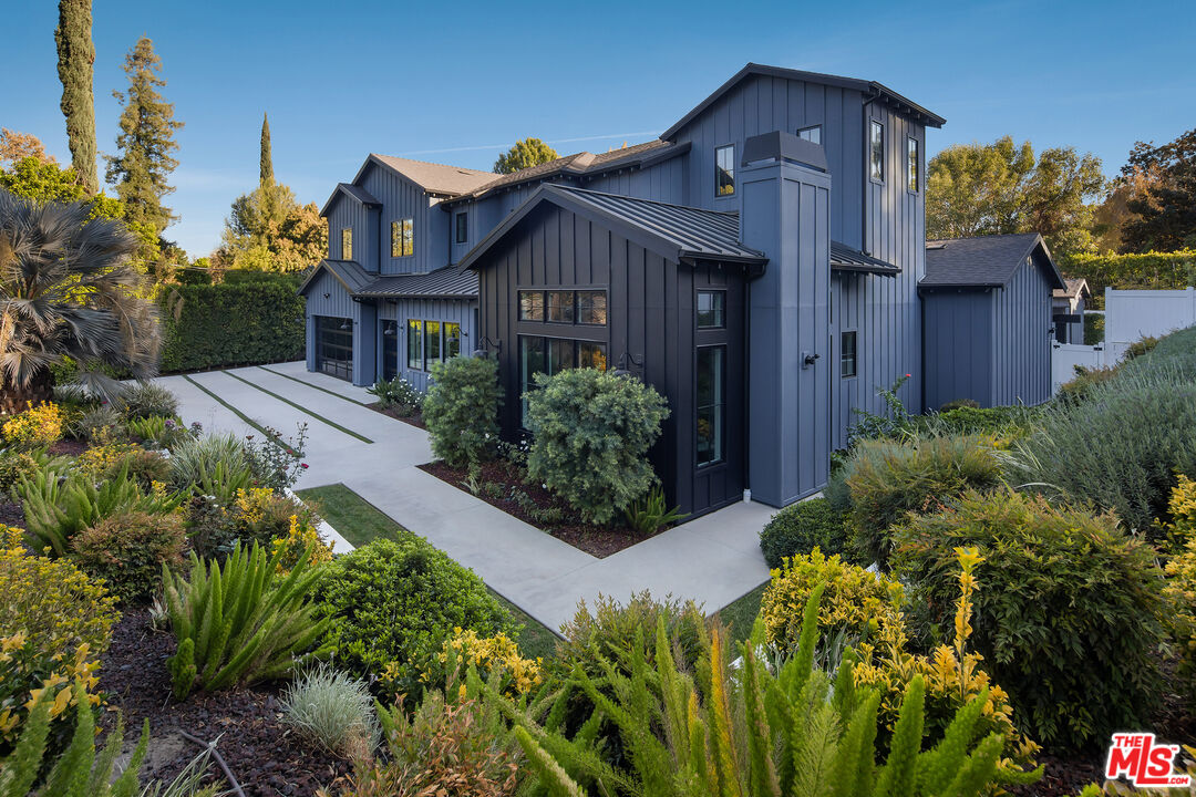 19074 Sprague St, Tarzana