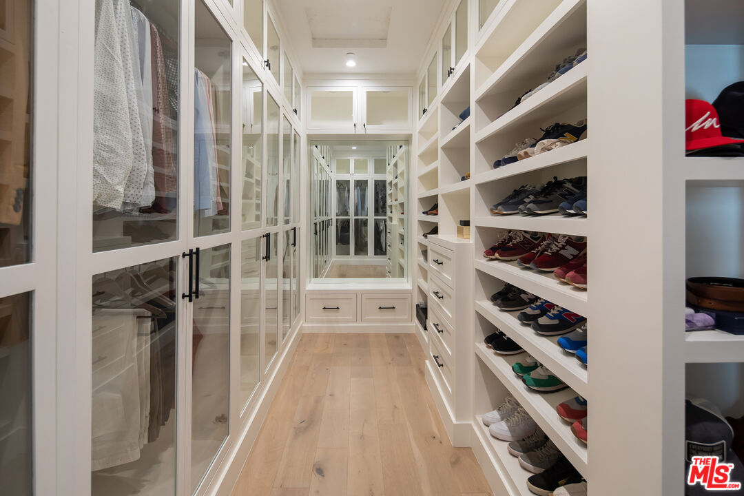 19074 Sprague St, Tarzana